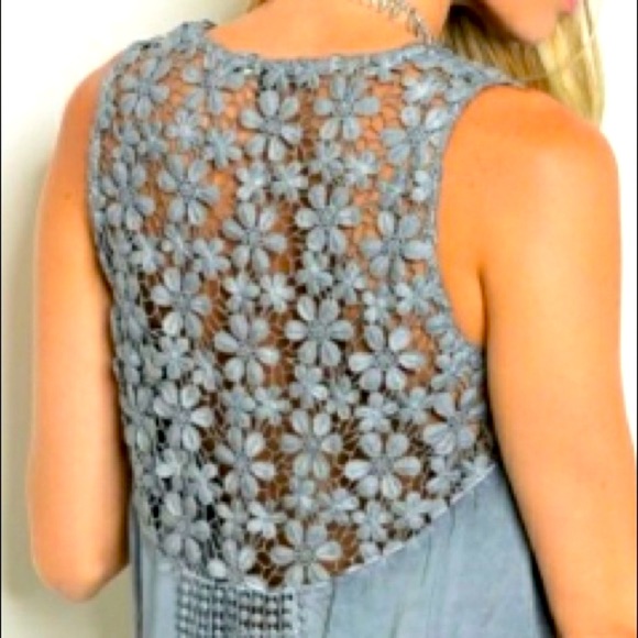 Asymmetric Top With Mini Petals - Picture 2 of 3